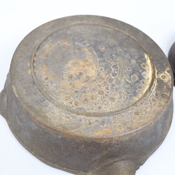 Antique Lot of 2 Unmarked Cast Iron Skillets Small Frying Pan Smoke Rings - Picture 8 of 11